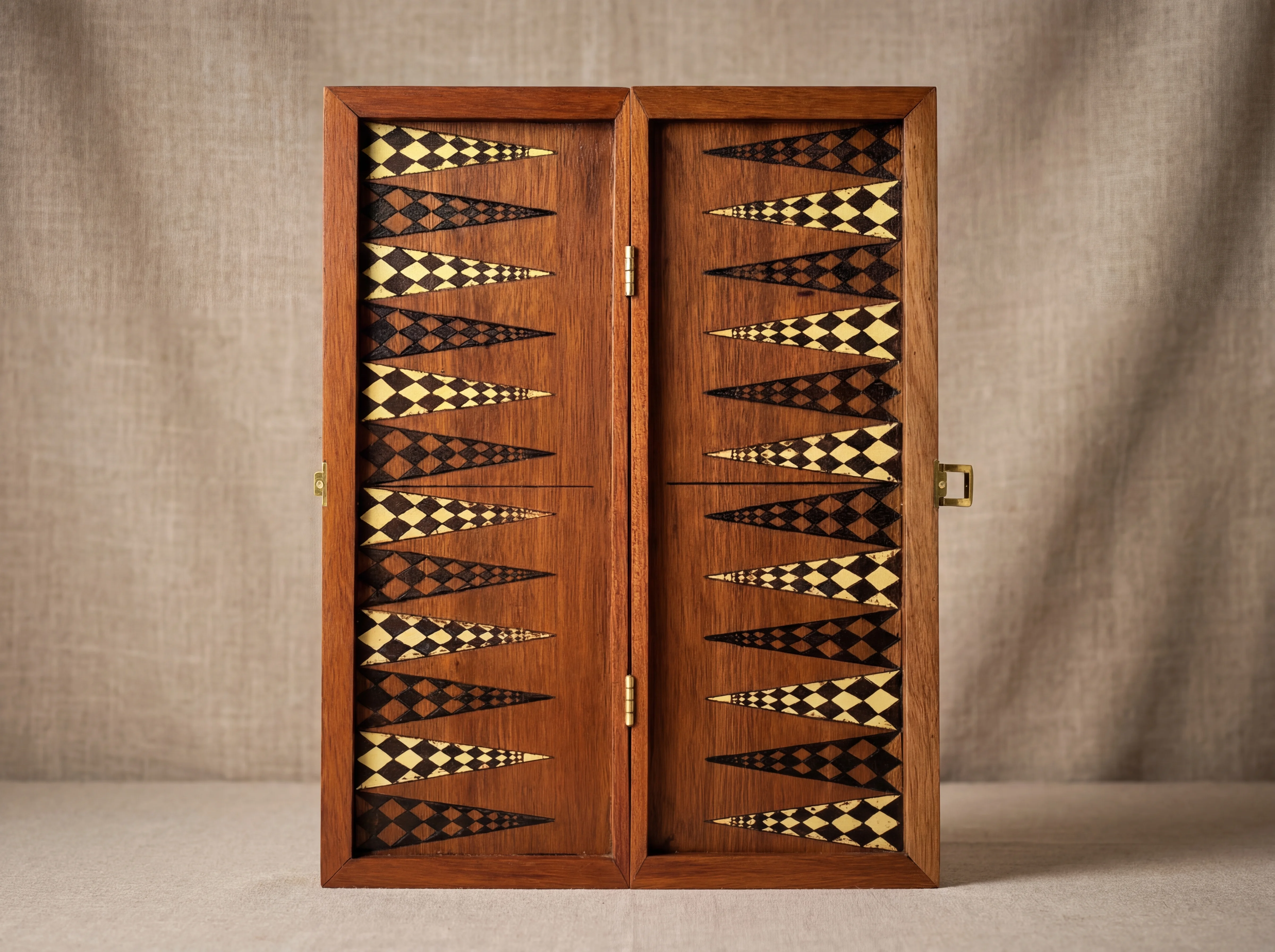 Backgammon Board - African Mahogany · Harlequin Diamonds